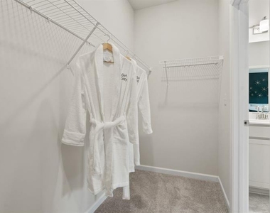 323 Sammon Way - Photo Thumbnail 31