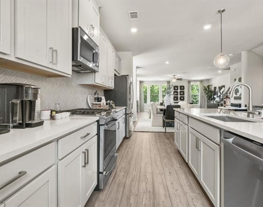 323 Sammon Way - Photo Thumbnail 11
