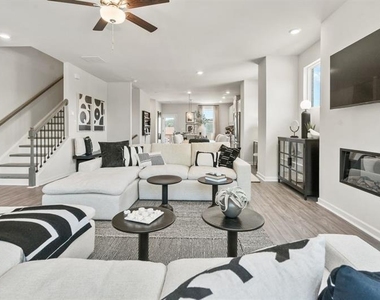 323 Sammon Way - Photo Thumbnail 4