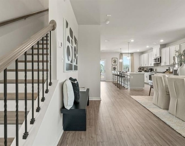 323 Sammon Way - Photo Thumbnail 9