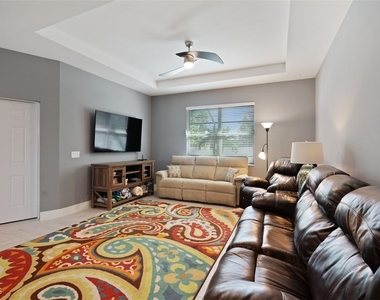 825 Se 5th Place - Photo Thumbnail 7