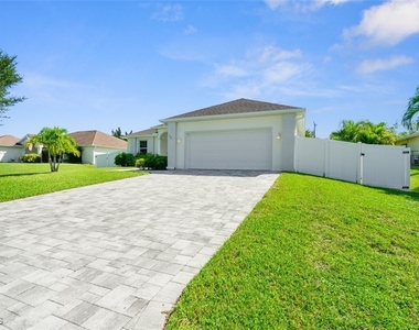 825 Se 5th Place - Photo Thumbnail 17
