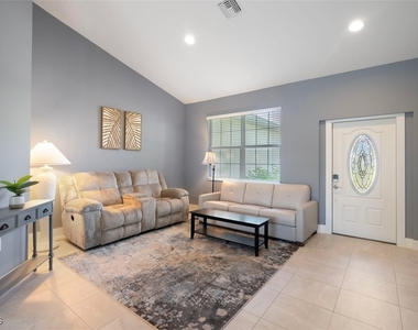 825 Se 5th Place - Photo Thumbnail 3