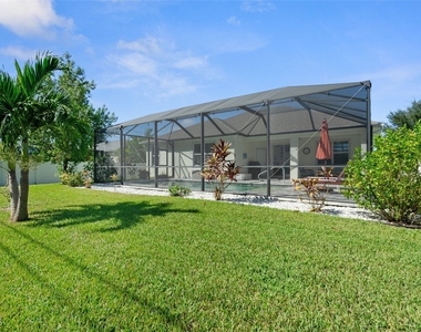 825 Se 5th Place - Photo Thumbnail 16