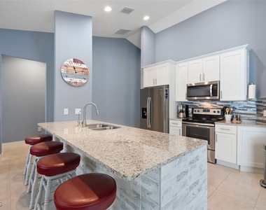 825 Se 5th Place - Photo Thumbnail 6