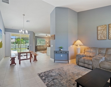 825 Se 5th Place - Photo Thumbnail 2