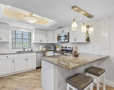 4205 Se 19th Avenue - Photo Thumbnail 4