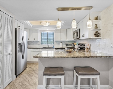 4205 Se 19th Avenue - Photo Thumbnail 3