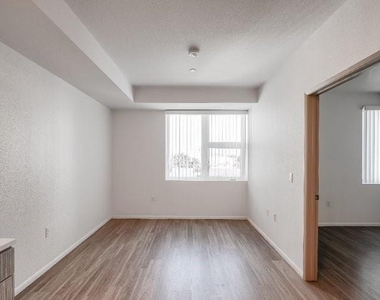 4320 44th St - Photo Thumbnail 4
