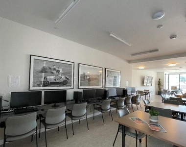 4320 44th St - Photo Thumbnail 6