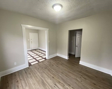 8213 E Erath Street - Photo Thumbnail 4