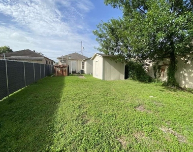 8213 E Erath Street - Photo Thumbnail 11
