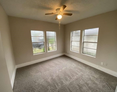 8213 E Erath Street - Photo Thumbnail 7