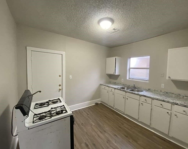 8213 E Erath Street - Photo Thumbnail 5