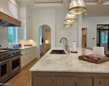 637 Palm Circle W - Photo Thumbnail 8