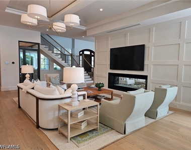 637 Palm Circle W - Photo Thumbnail 4