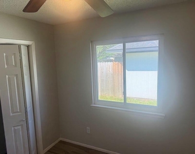 3114 Clear Wing Street - Photo Thumbnail 8