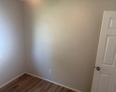 3114 Clear Wing Street - Photo Thumbnail 7