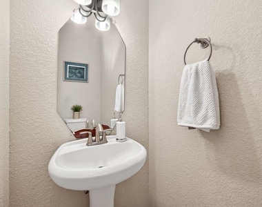 111 S Rocky Point Circle - Photo Thumbnail 20