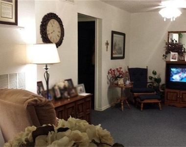 601 E Felt Street - Photo Thumbnail 2