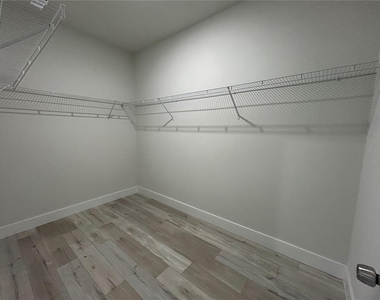 2097 W Hampshire Boulevard - Photo Thumbnail 9