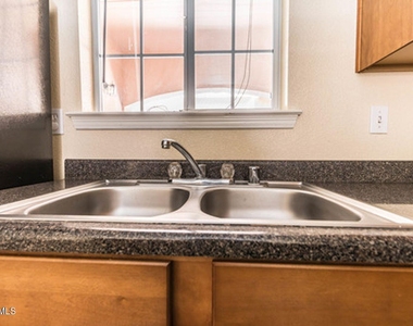 3150 N Yarbrough Drive - Photo Thumbnail 9