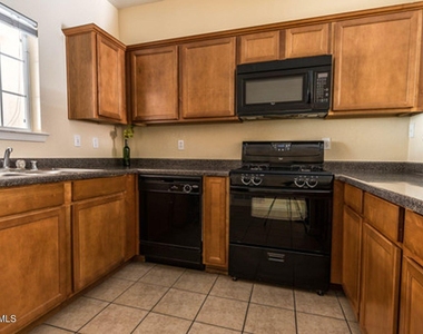 3150 N Yarbrough Drive - Photo Thumbnail 8