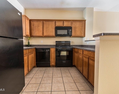 3150 N Yarbrough Drive - Photo Thumbnail 7