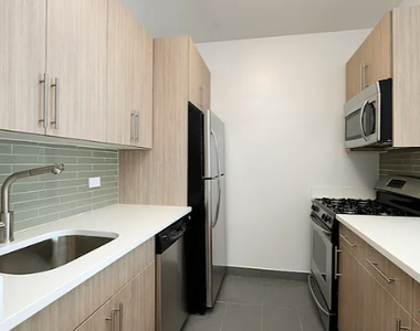  West 53rd Street - Photo Thumbnail 1