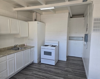1911 Princeton Street - Photo Thumbnail 2
