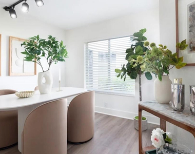 800 The Pointe Drive - Photo Thumbnail 3