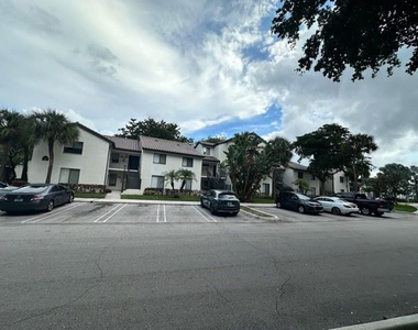 800 The Pointe Drive - Photo Thumbnail 6