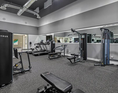 800 The Pointe Drive - Photo Thumbnail 5