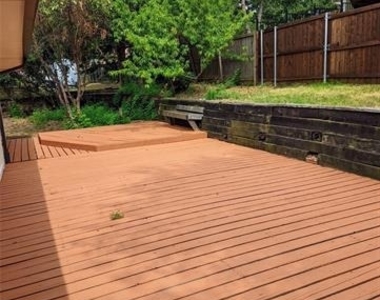 104 Brookdale Drive - Photo Thumbnail 6