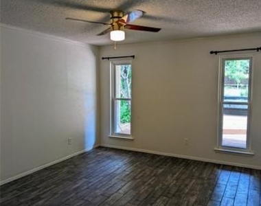 104 Brookdale Drive - Photo Thumbnail 3