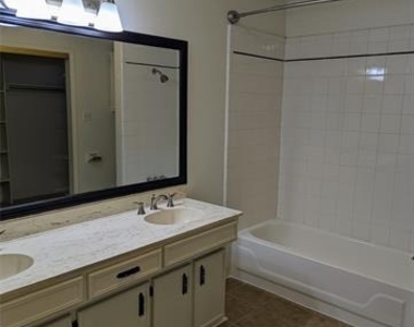 104 Brookdale Drive - Photo Thumbnail 4