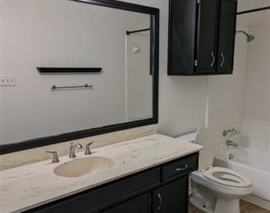 104 Brookdale Drive - Photo Thumbnail 5