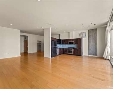 1100 S Hope - Photo Thumbnail 15