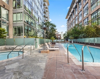 1100 S Hope - Photo Thumbnail 21