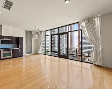 1100 S Hope - Photo Thumbnail 6