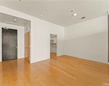 1100 S Hope - Photo Thumbnail 4