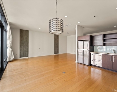 1100 S Hope - Photo Thumbnail 17