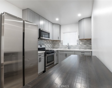 7348 Florence - Photo Thumbnail 4