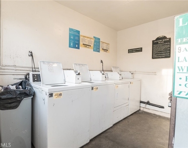 7348 Florence - Photo Thumbnail 19