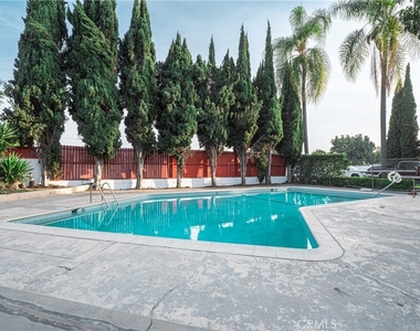 7348 Florence - Photo Thumbnail 16