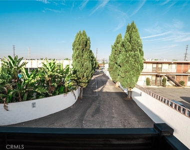 7348 Florence - Photo Thumbnail 15