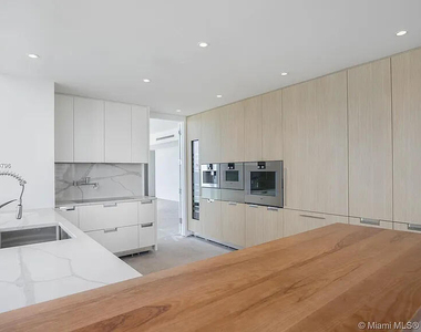 15701 Collins Avenue - Photo Thumbnail 3