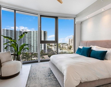15701 Collins Avenue - Photo Thumbnail 5