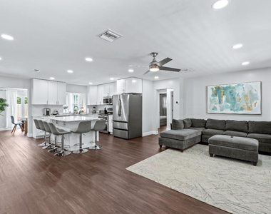 1800 Ne 28th Avenue - Photo Thumbnail 3