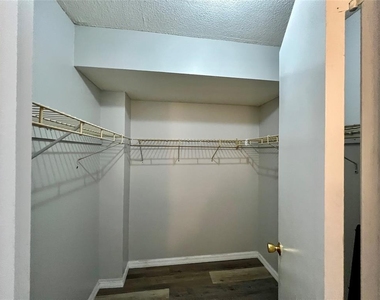 2800 Nw 47th Terrace - Photo Thumbnail 12